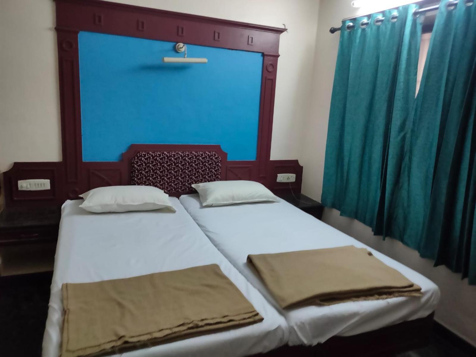 Anjana Hotels Theni Exterior photo